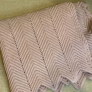 HANDCRAFTED Soft Pink Quilt